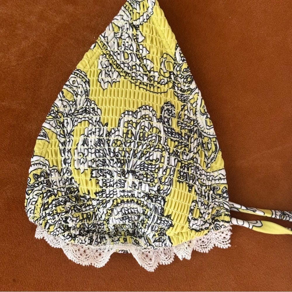 F21 Paisley Triangle Bikini Top with Lace Trim + Smocked Detail | S | NWOT - Picture 3 of 6